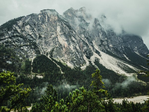 Uncovering the Depths: Top UK Destinations for In-Depth Coal Mining History Tours